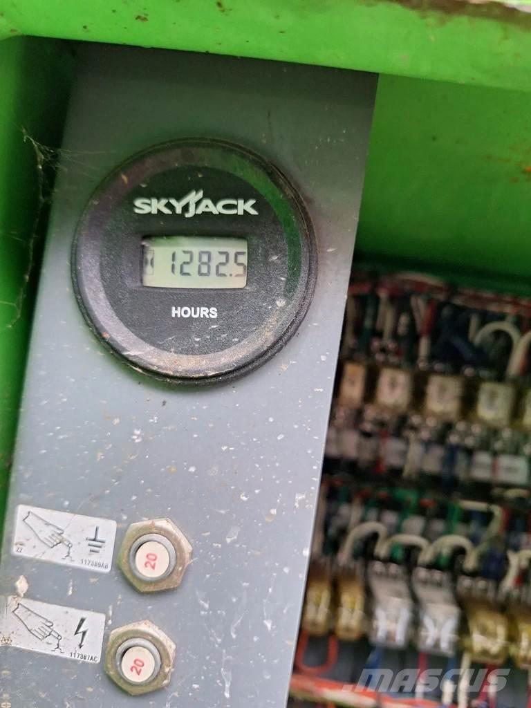 SkyJack SJ-8831 Saxlifte