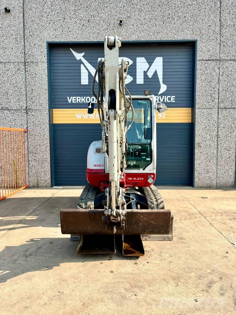 Takeuchi TB 235 Minigravemaskiner