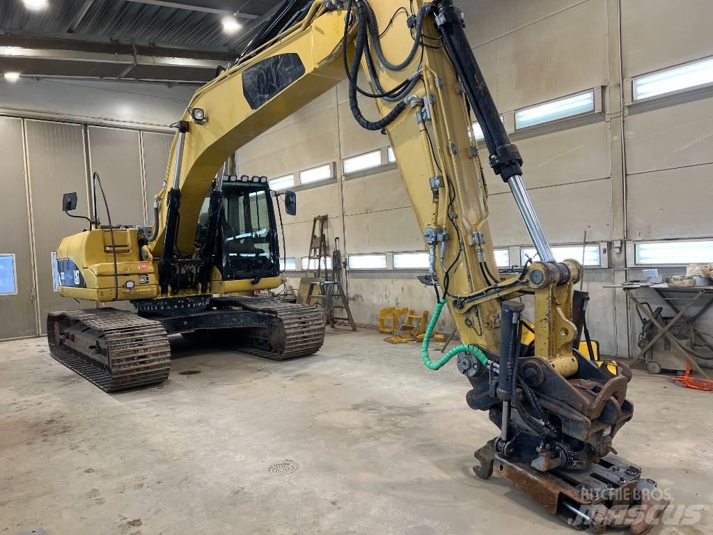 CAT 323 D L Gravemaskiner på larvebånd
