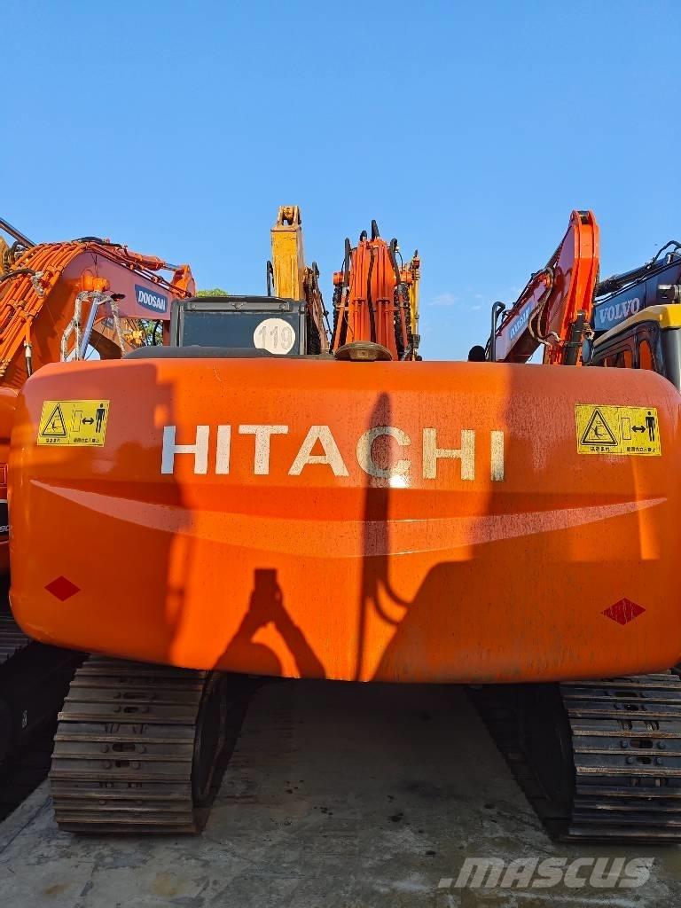 Hitachi ZX 210 Gravemaskiner på larvebånd