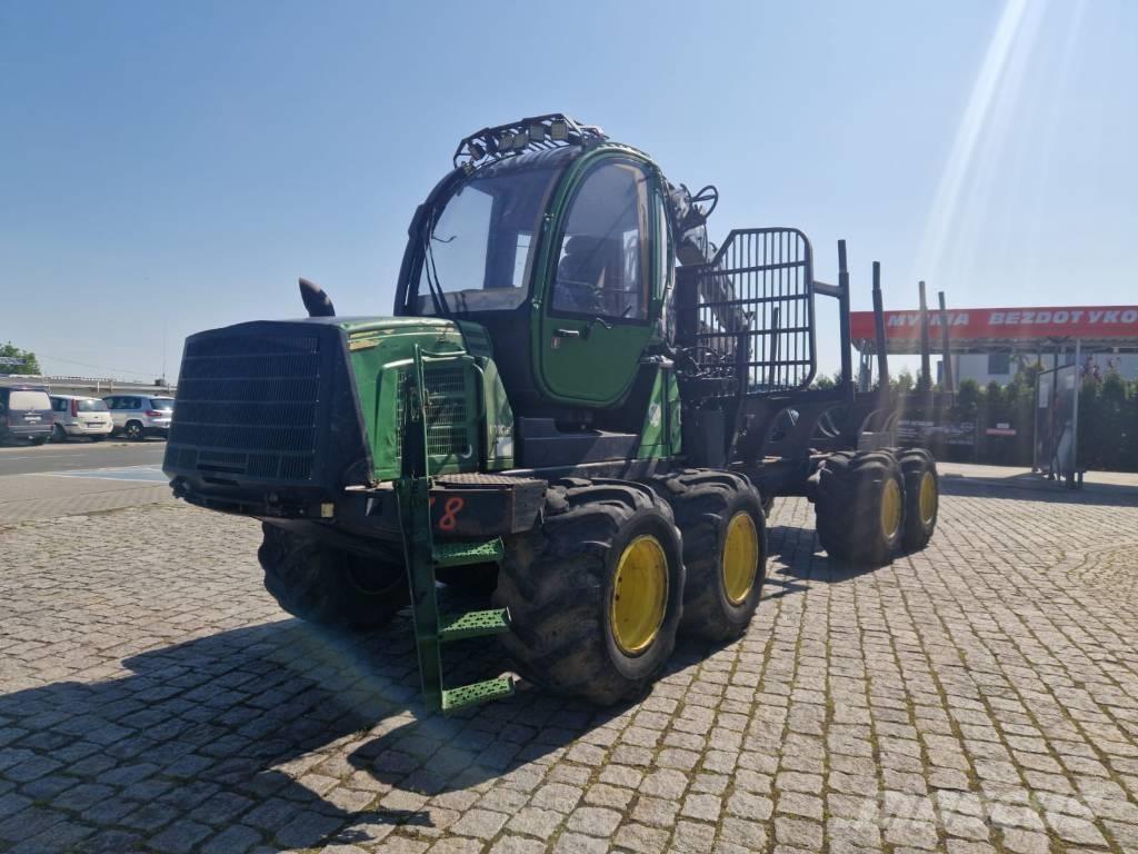 John Deere 1010 E Udkørselsmaskiner