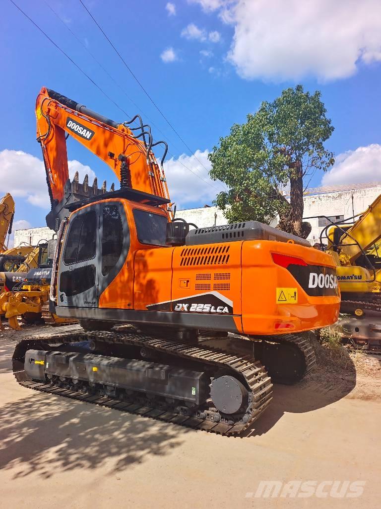Doosan DX 225 LC Gravemaskiner på larvebånd