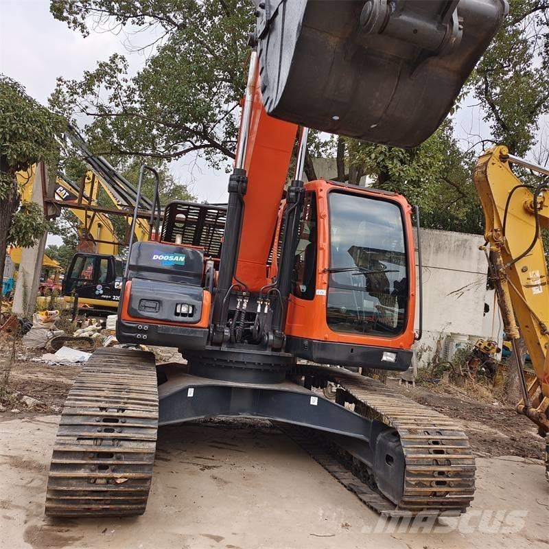 Doosan DX 225 Gravemaskiner på larvebånd