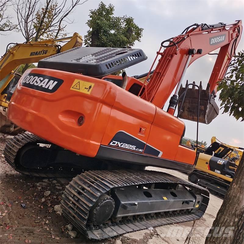 Doosan DX 225 Gravemaskiner på larvebånd