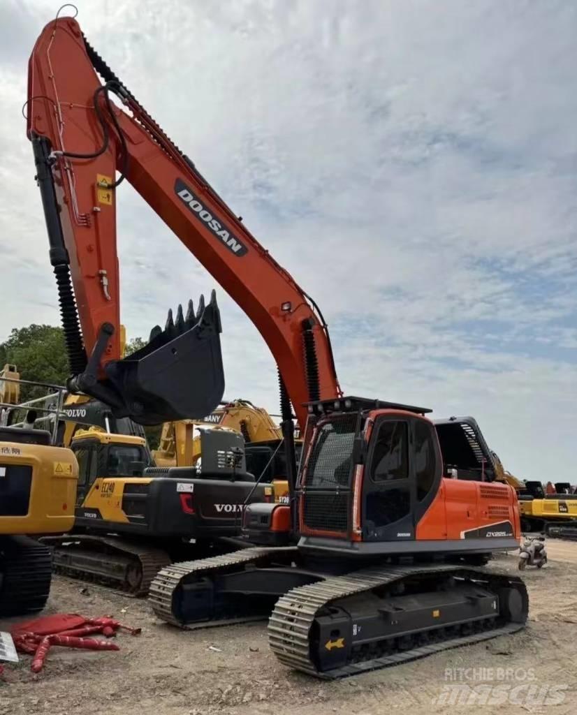 Doosan DX 225 Gravemaskiner på larvebånd
