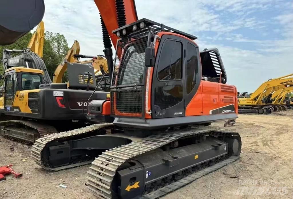 Doosan DX 225 Gravemaskiner på larvebånd