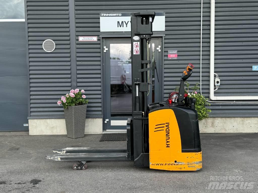 Hyundai 15ESR Selvkørende stablere