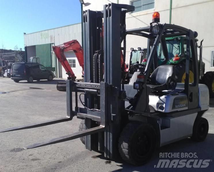 Nissan FGD02A30Q Diesel gaffeltrucks