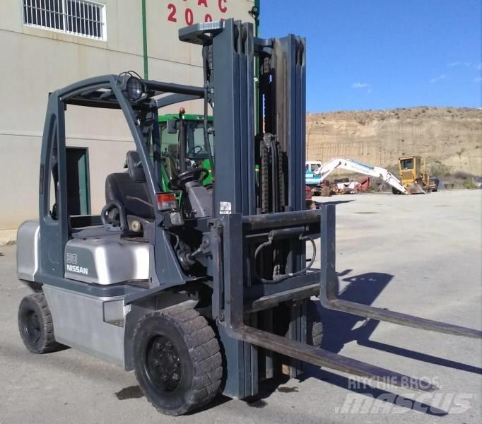 Nissan FGD02A30Q Diesel gaffeltrucks