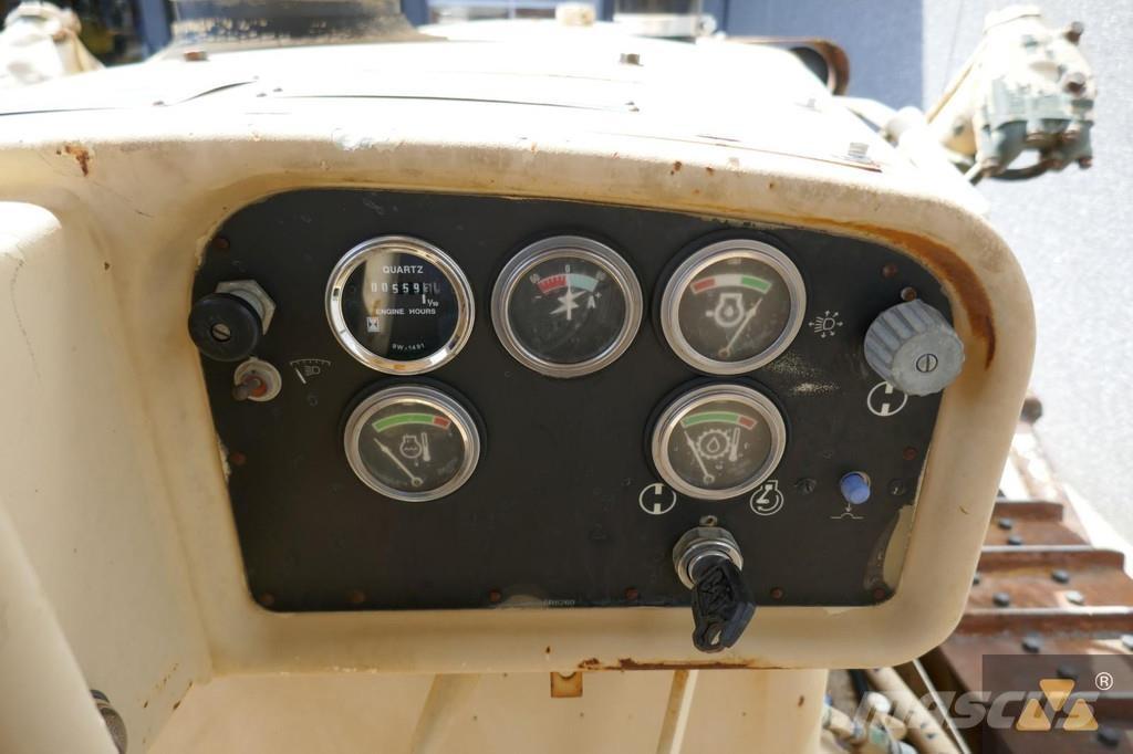 CAT D7G Ex-army Bulldozer på larvebånd