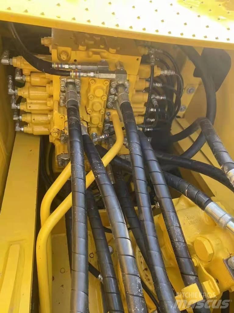 Komatsu PC 220-8 Gravemaskiner på larvebånd