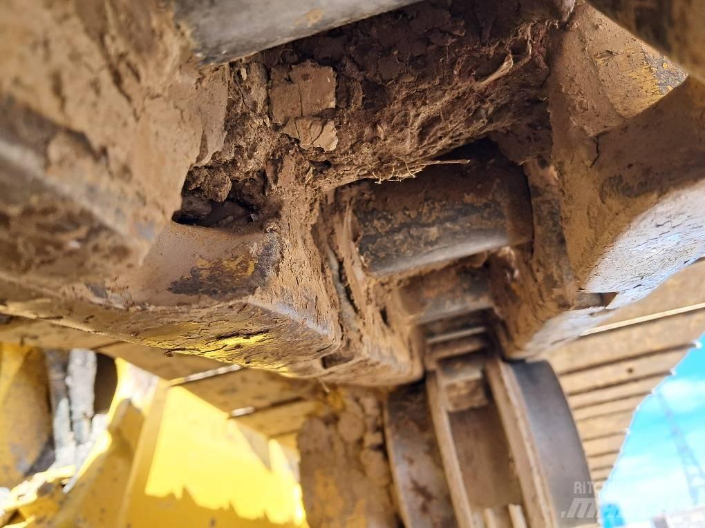 Komatsu D61PXI-24E0 Bulldozer på larvebånd