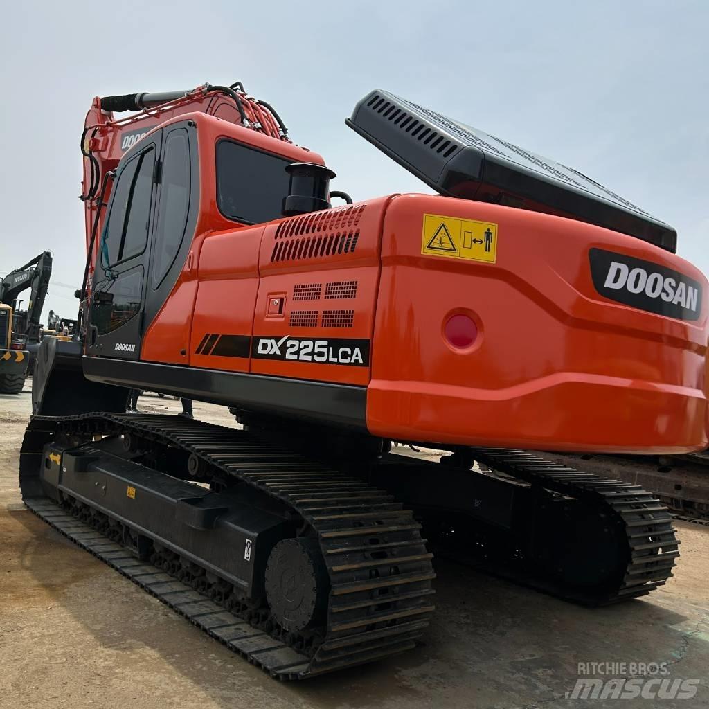 Doosan DX 225 LC Gravemaskiner på larvebånd
