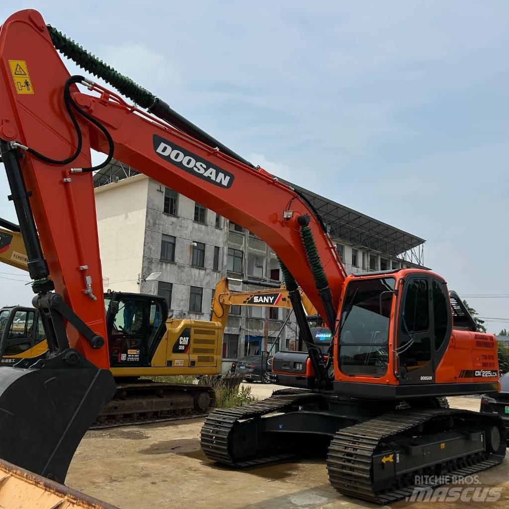 Doosan DX 225 LC Gravemaskiner på larvebånd