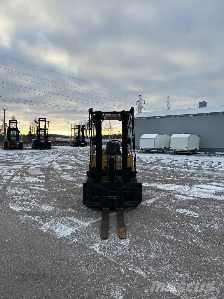 TCM FG 25 N2 LPG gaffeltrucks