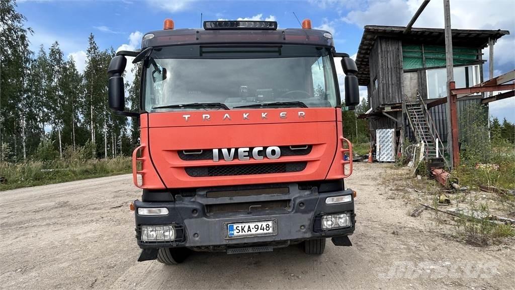 Iveco Trakker Lastbil med lad/Flatbed
