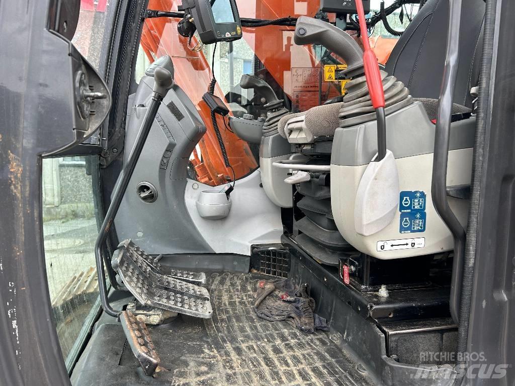Hitachi ZX225USLC-5 Gravemaskiner på larvebånd