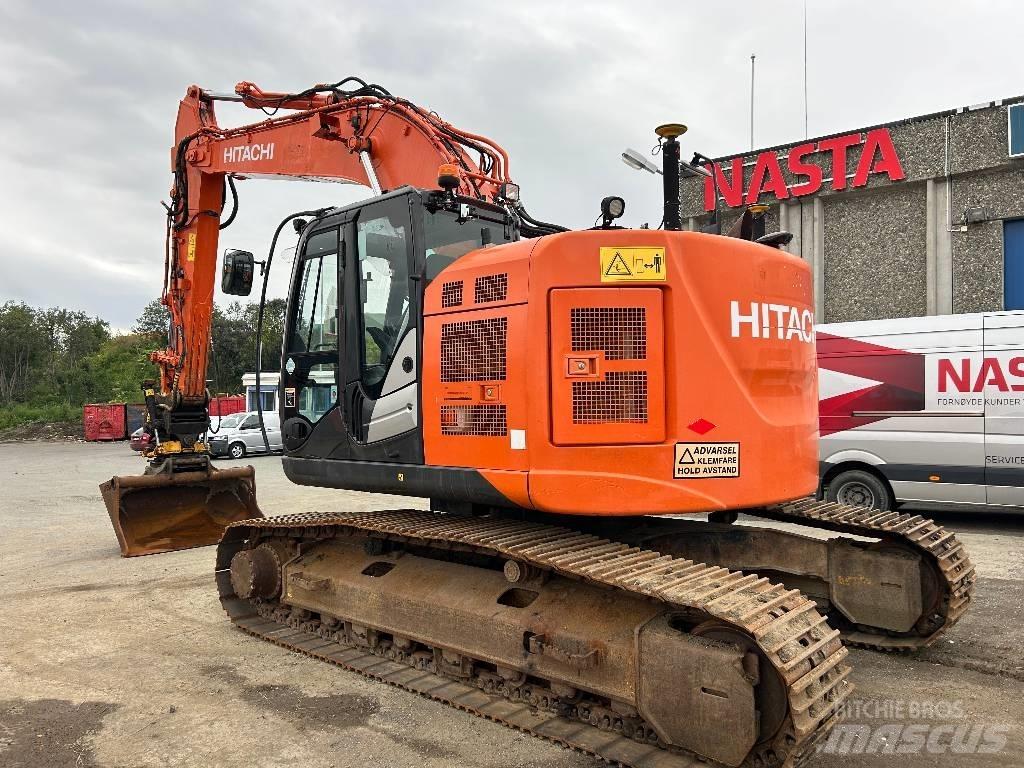 Hitachi ZX225USLC-5 Gravemaskiner på larvebånd