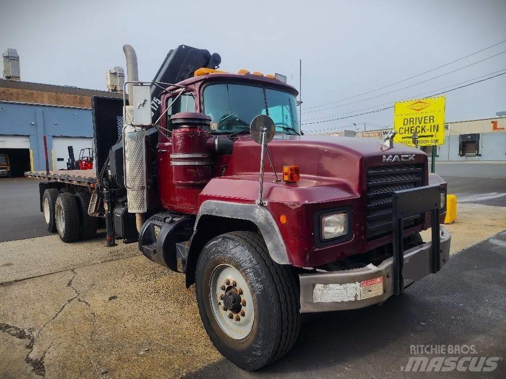 Mack RD 690 S Lastbil med kran