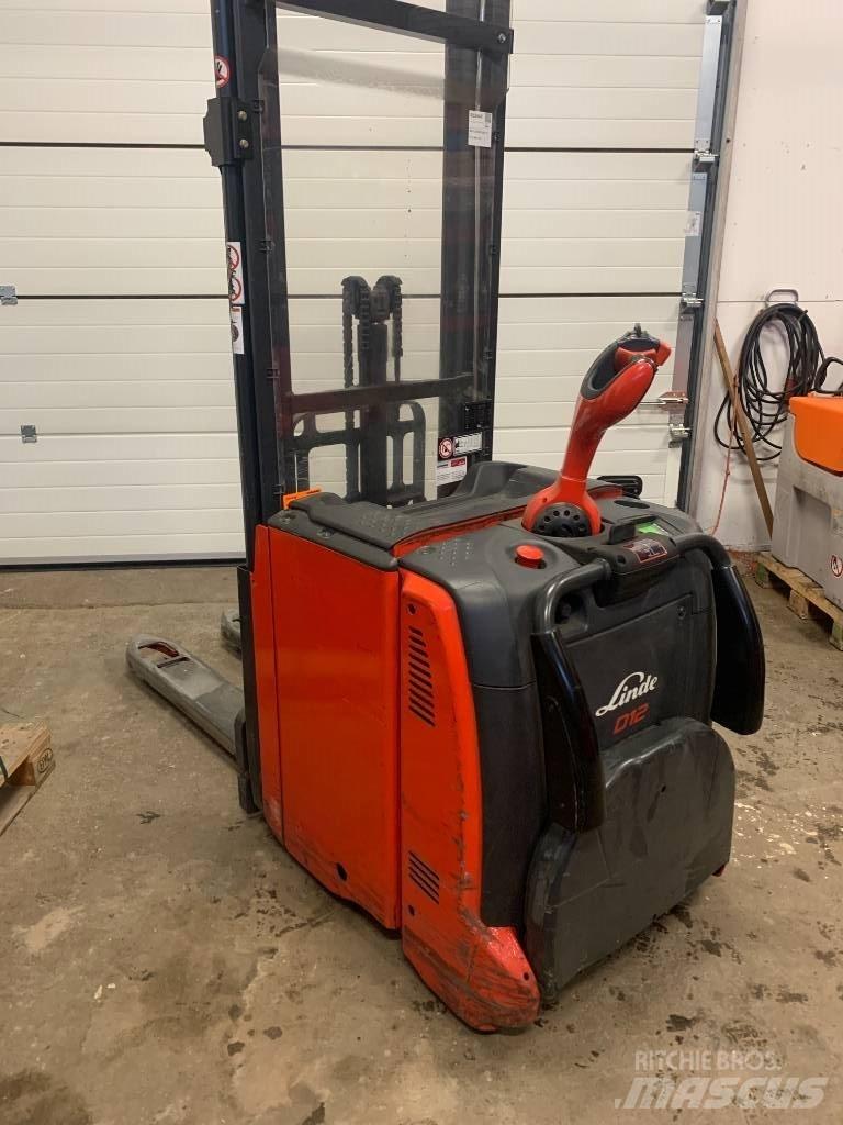 Linde D 12AP Selvkørende stablere