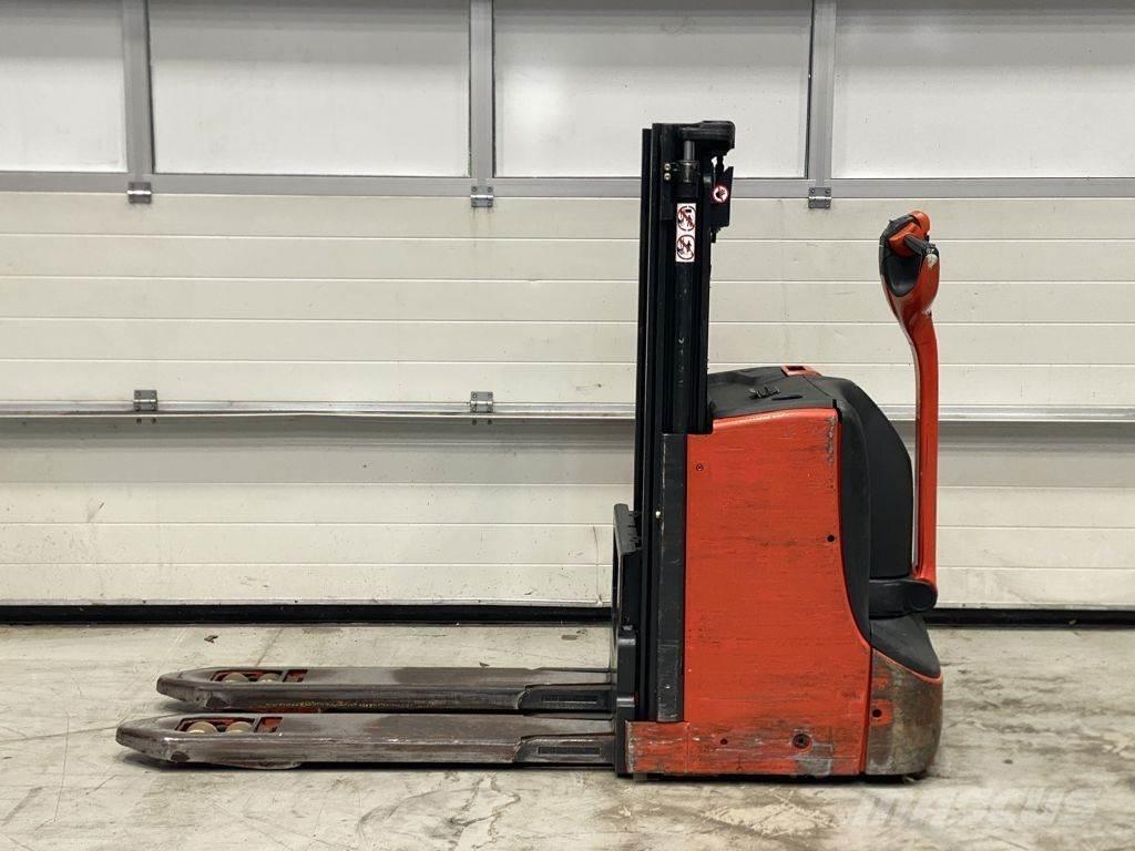 Linde D08 Gaffelstabler med gående fører