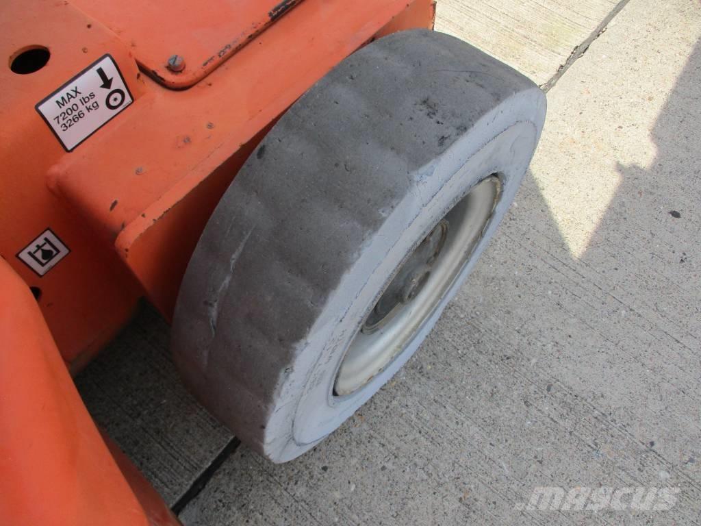 JLG E400 AJPN (745) Kompakte selvkørende bomlifte