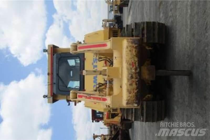 Komatsu D275A-5 Bulldozer på larvebånd