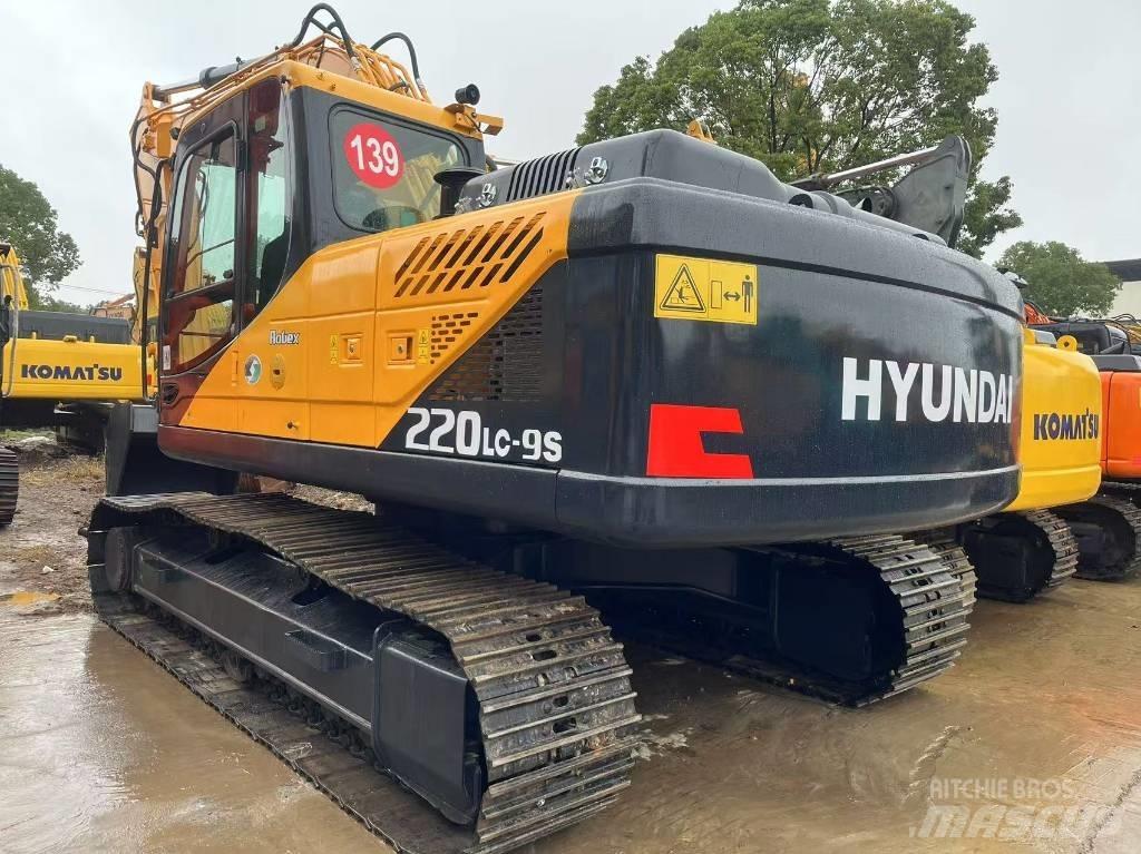 Hyundai R220LC-9S Gravemaskiner på hjul