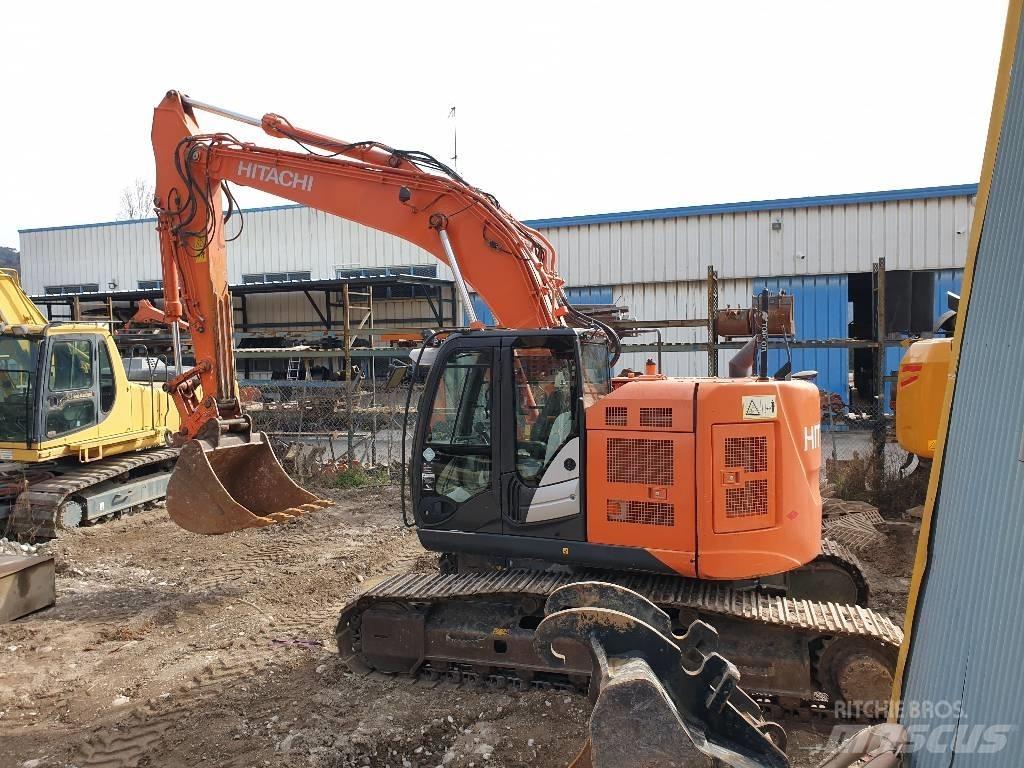 Hitachi ZX225USLC Gravemaskiner på larvebånd