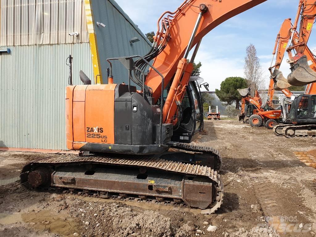 Hitachi ZX225USLC Gravemaskiner på larvebånd