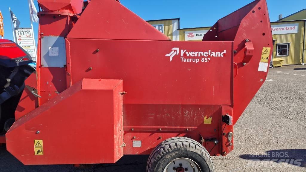 Kverneland 853 Balleskærere og -stablere