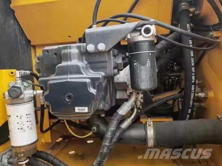 Komatsu PC 200 Gravemaskiner på larvebånd