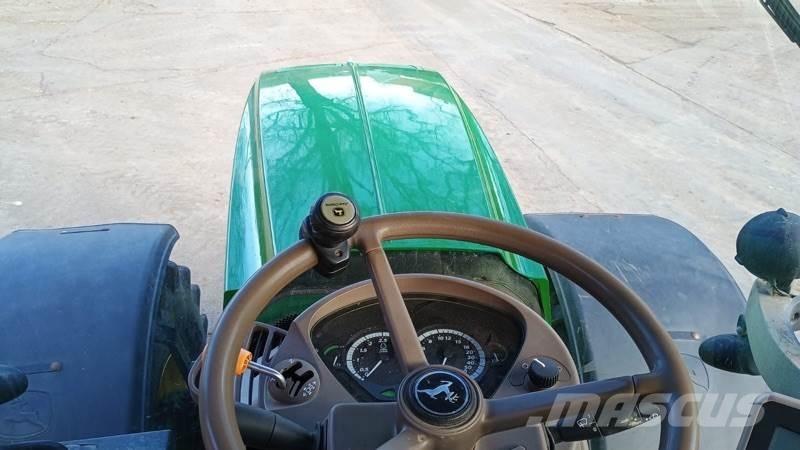 John Deere 6210R Traktorer