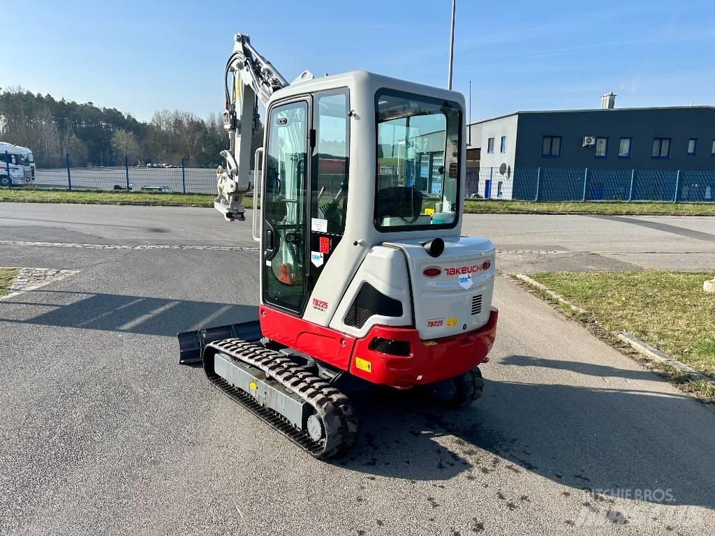 Takeuchi TB 225 Minigravemaskiner