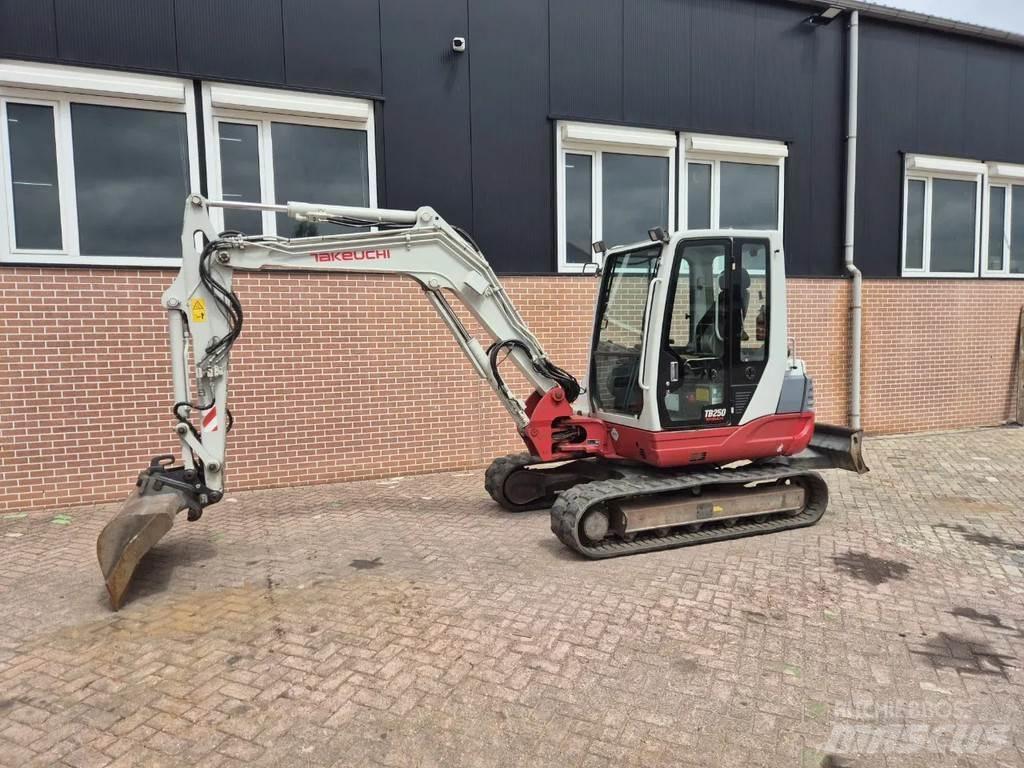 Takeuchi TB250 Minigravemaskiner