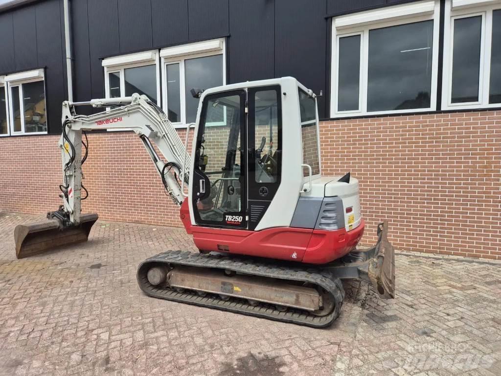 Takeuchi TB250 Minigravemaskiner