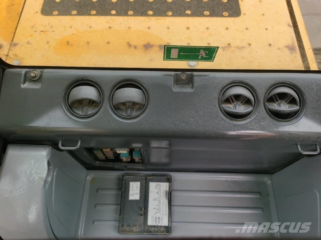 Komatsu PC 220-8 Gravemaskiner på larvebånd