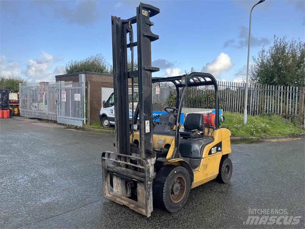 CAT GP30N LPG gaffeltrucks