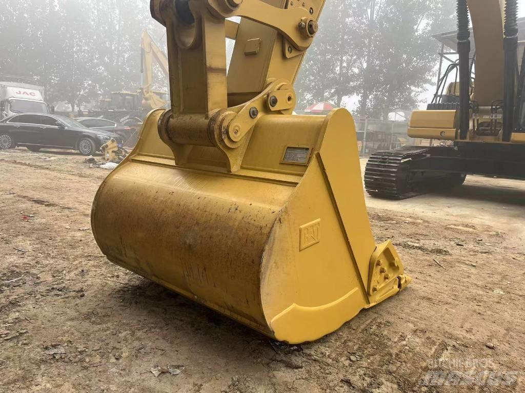 CAT 2021 CAT 330 Gravemaskiner på hjul