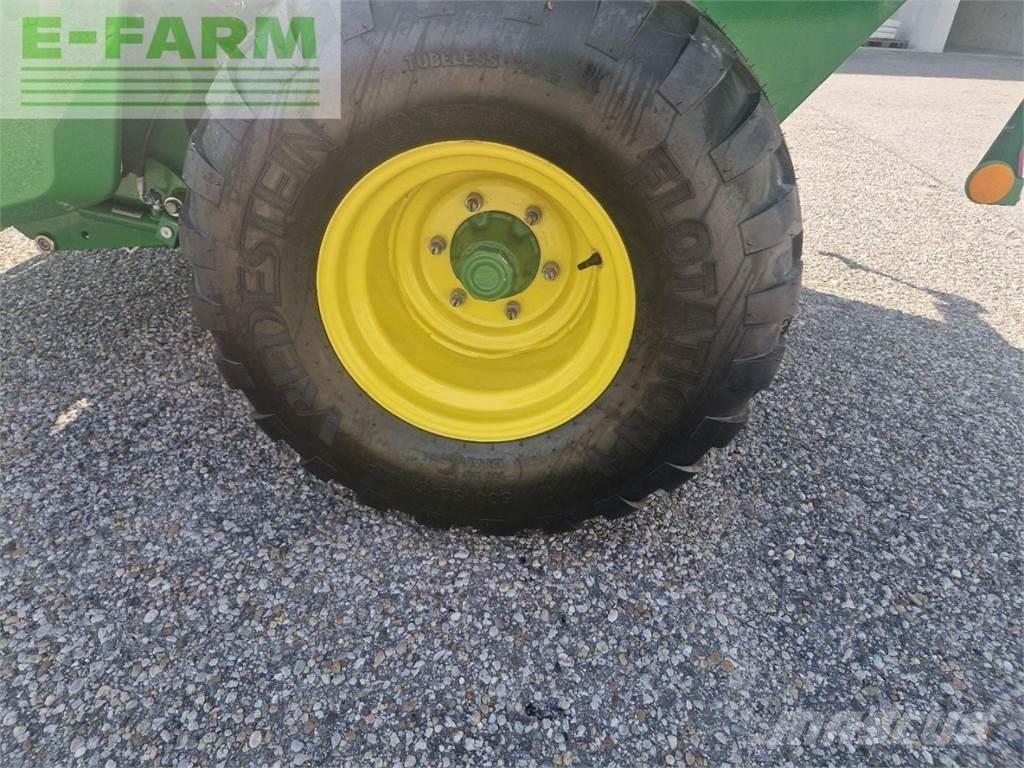 John Deere F441M Pressere til firkantede baller
