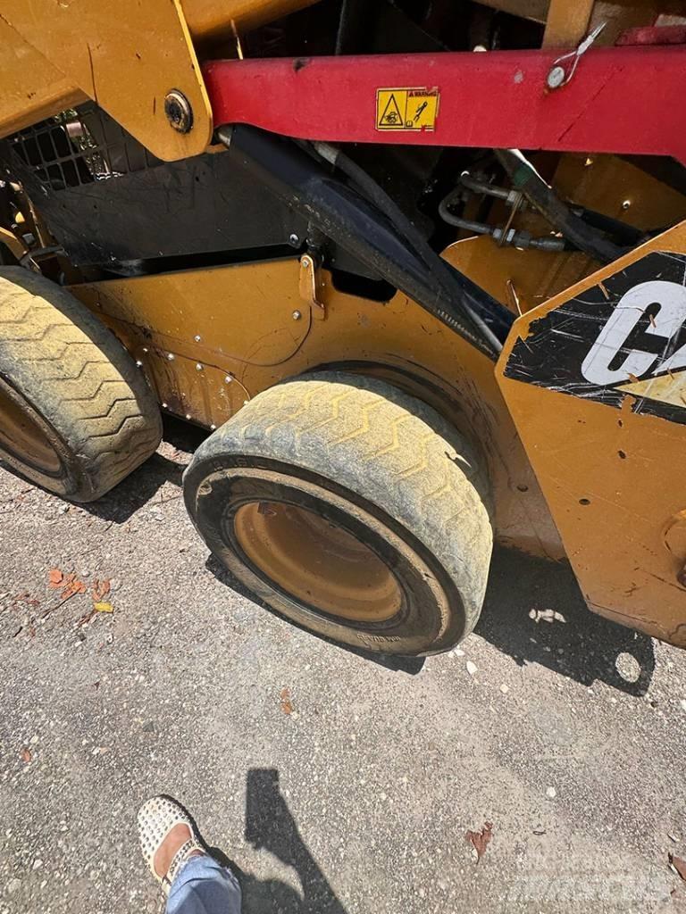 CAT 242 D Minilæsser - skridstyret