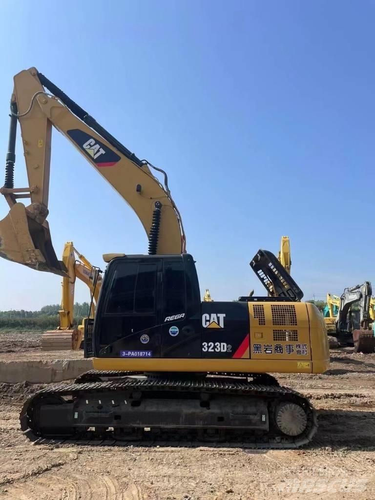 CAT 323 D Gravemaskiner på larvebånd