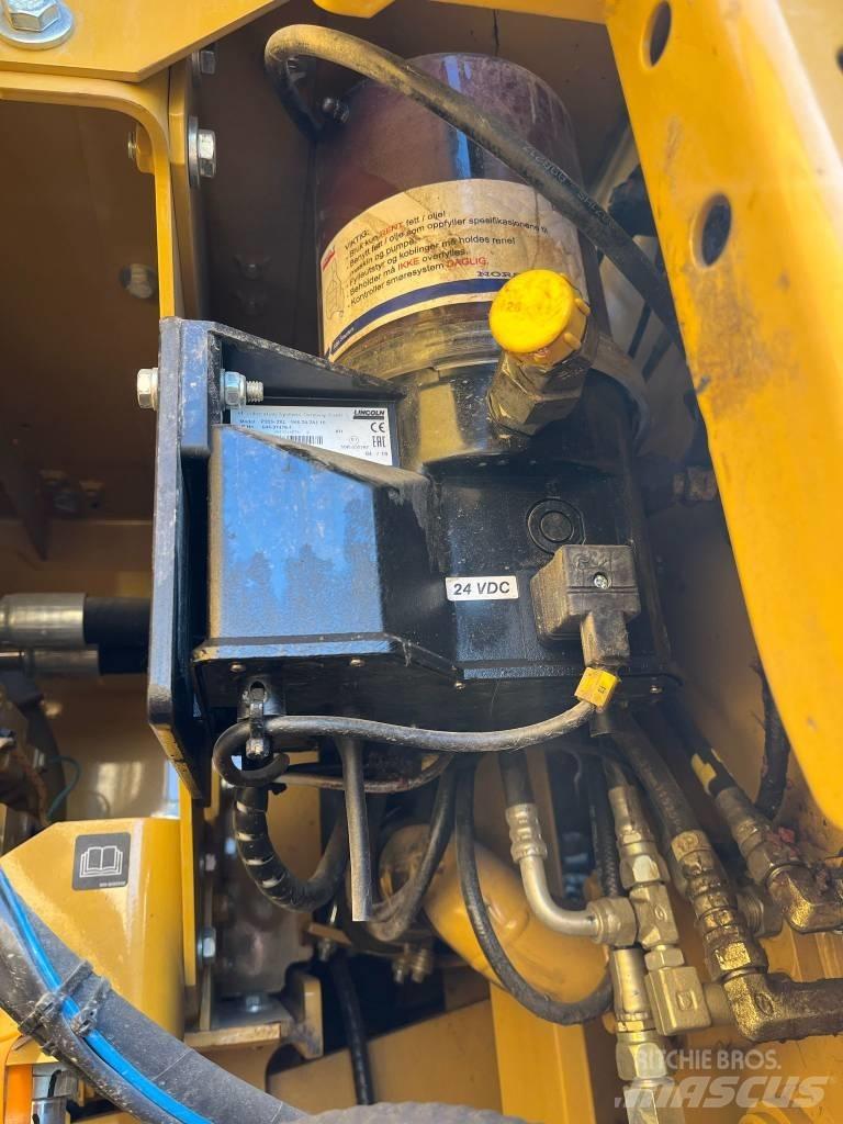 CAT 323 Gravemaskiner på larvebånd