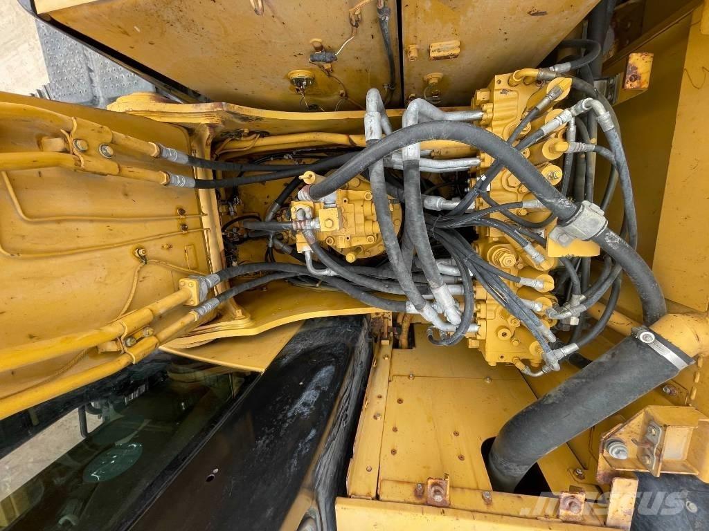 CAT 323 D Gravemaskiner på larvebånd