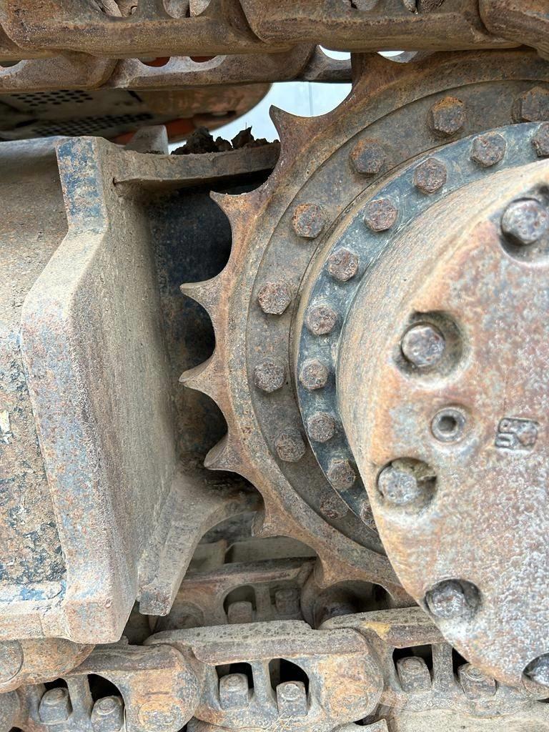 Hitachi ZX 225 US LC Gravemaskiner på larvebånd