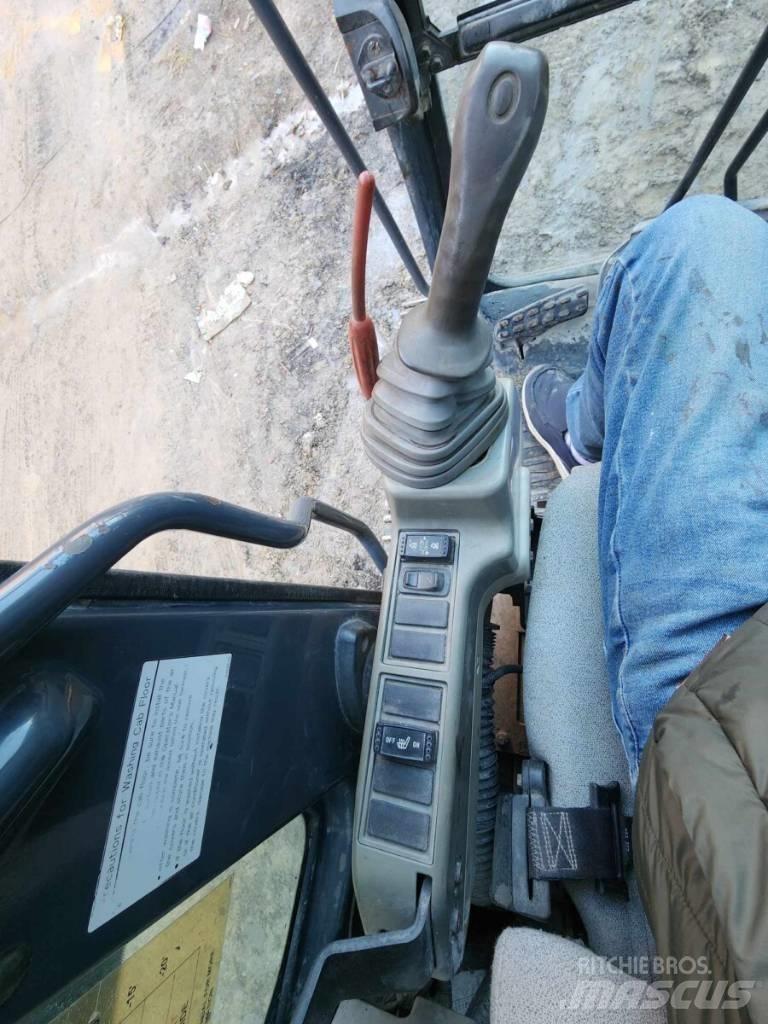 DEERE 245G LC Gravemaskiner på larvebånd