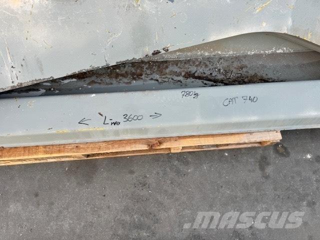 CAT 740 TAILGATE Terrængående lastbiler