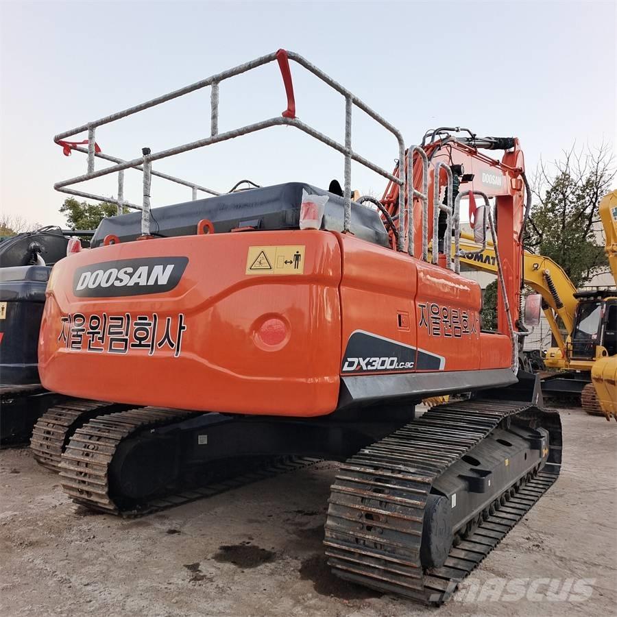 Doosan DX 300 LC Gravemaskiner med lang gravebom