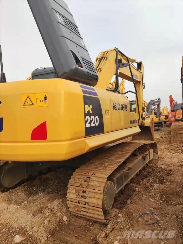 Komatsu PC220 Gravemaskiner på larvebånd