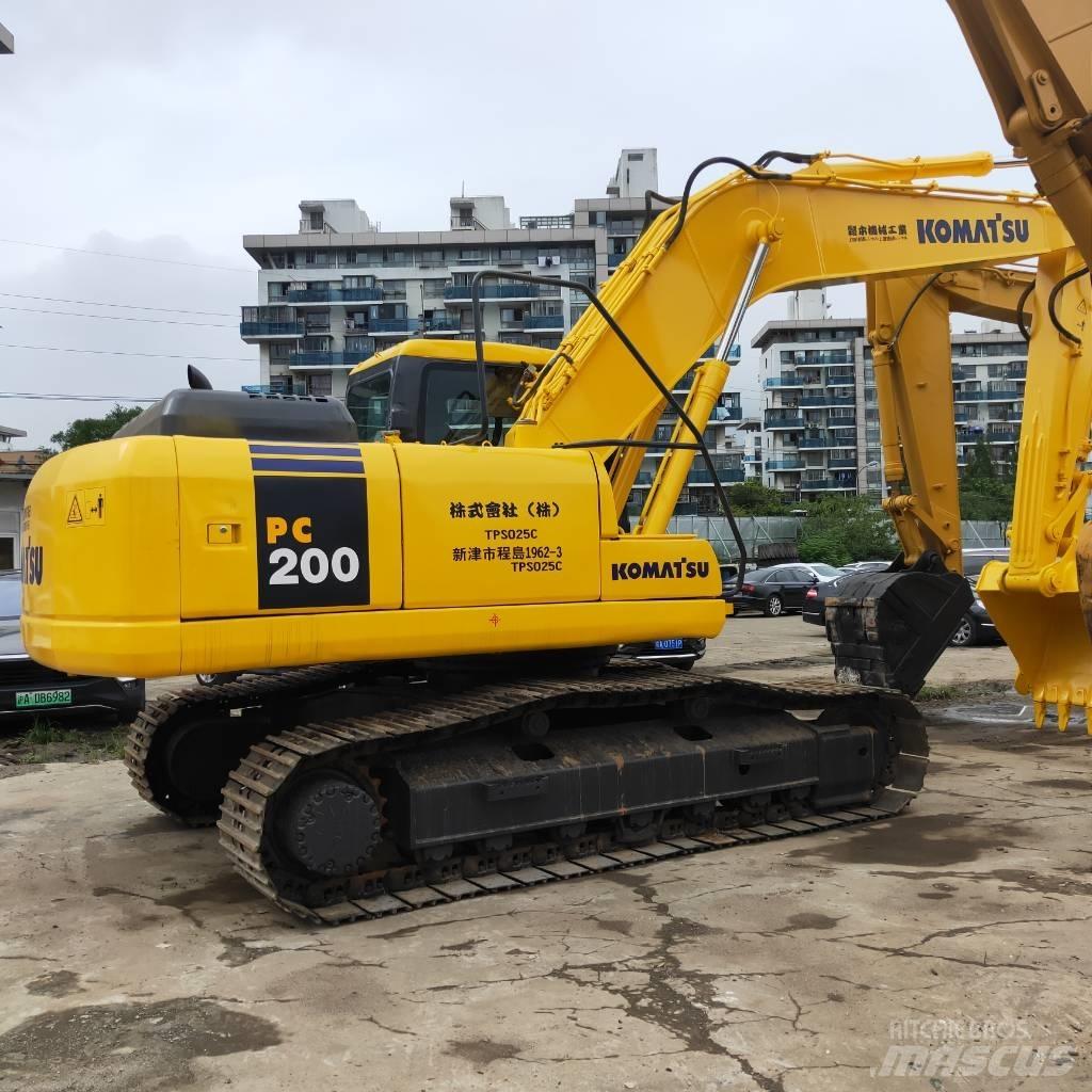 Komatsu PC200-7 Gravemaskiner på larvebånd